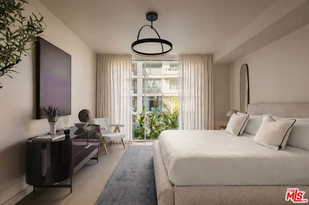 9200 Wilshire Blvd #201W Beverly Hills, CA 90212