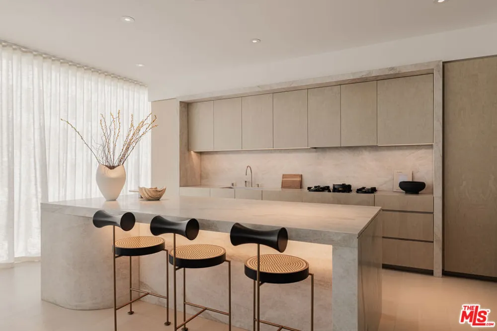 9200 Wilshire Blvd #201W Beverly Hills, CA 90212