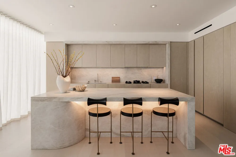 9200 Wilshire Blvd #201W Beverly Hills, CA 90212