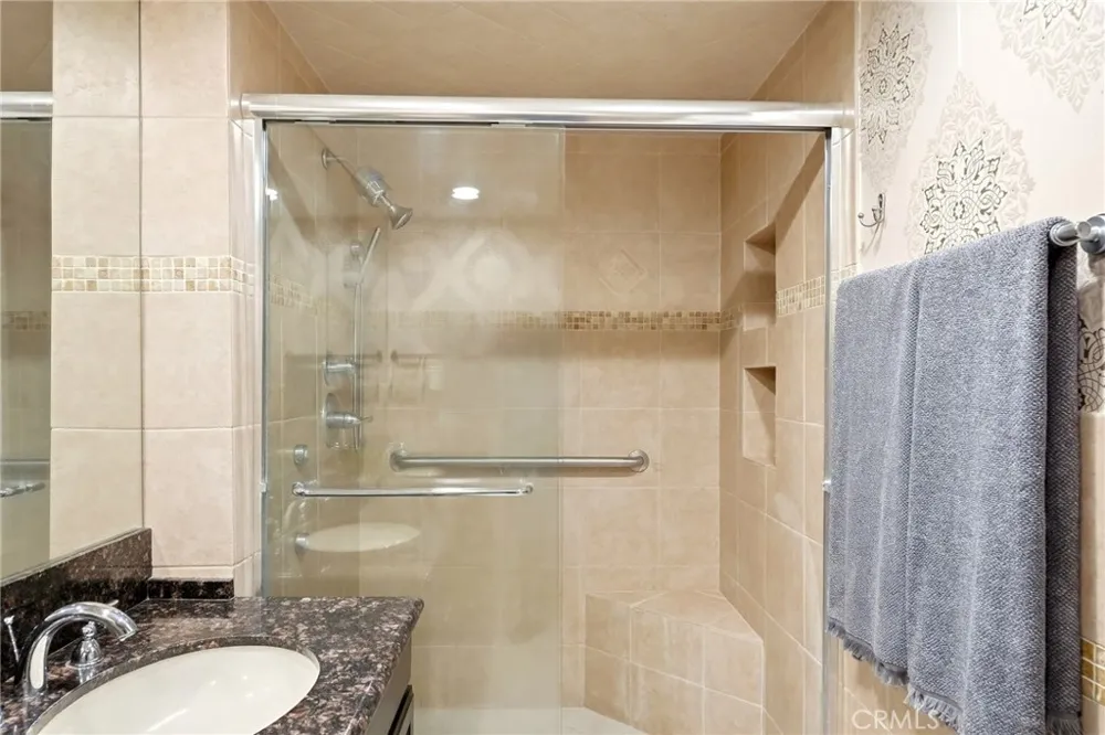 4807 Woodley Avenue #303 Encino, CA 91436