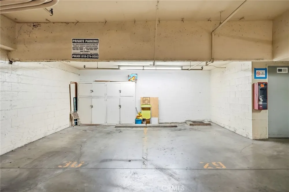 4807 Woodley Avenue #303 Encino, CA 91436