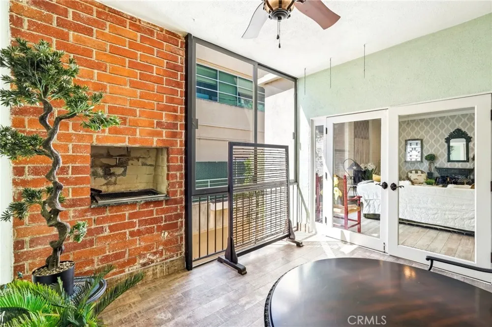 4807 Woodley Avenue #303 Encino, CA 91436
