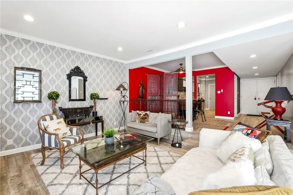 4807 Woodley Avenue #303 Encino, CA 91436