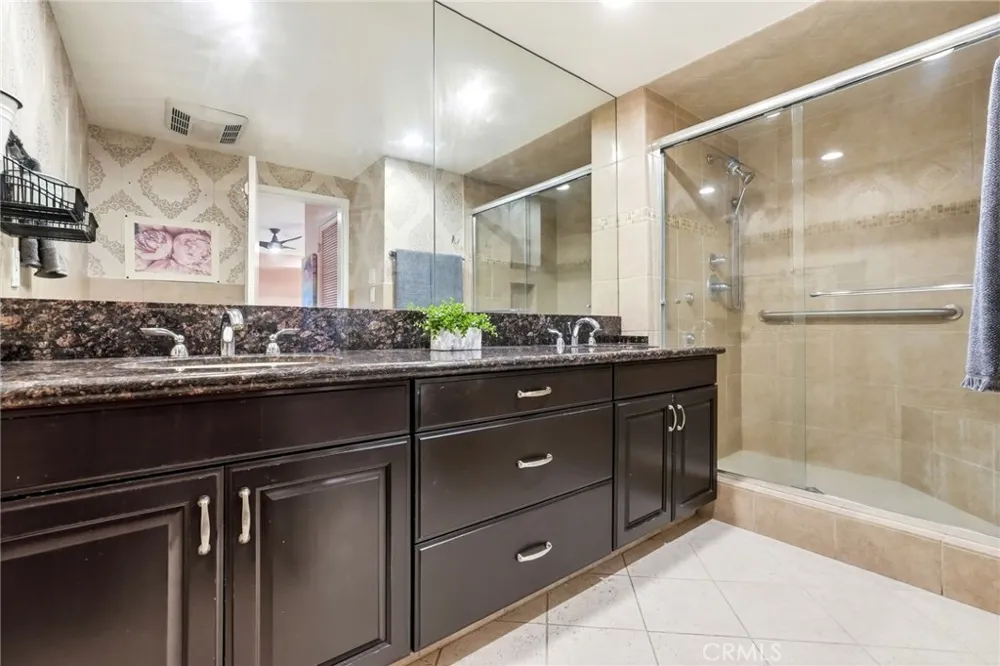 4807 Woodley Avenue #303 Encino, CA 91436