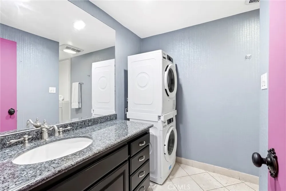 4807 Woodley Avenue #303 Encino, CA 91436