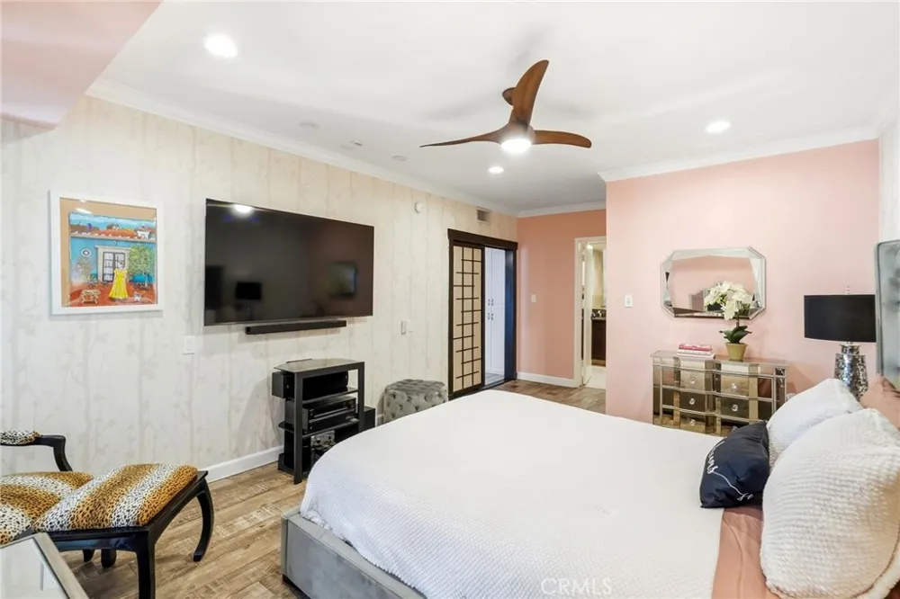 4807 Woodley Avenue #303 Encino, CA 91436