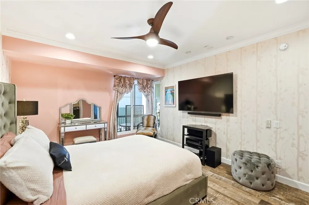 4807 Woodley Avenue #303 Encino, CA 91436