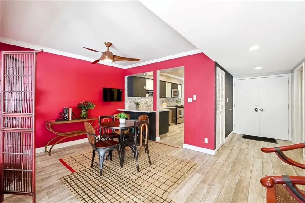 4807 Woodley Avenue #303 Encino, CA 91436
