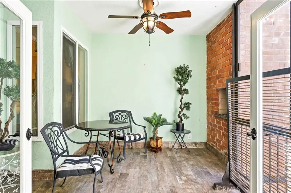 4807 Woodley Avenue #303 Encino, CA 91436