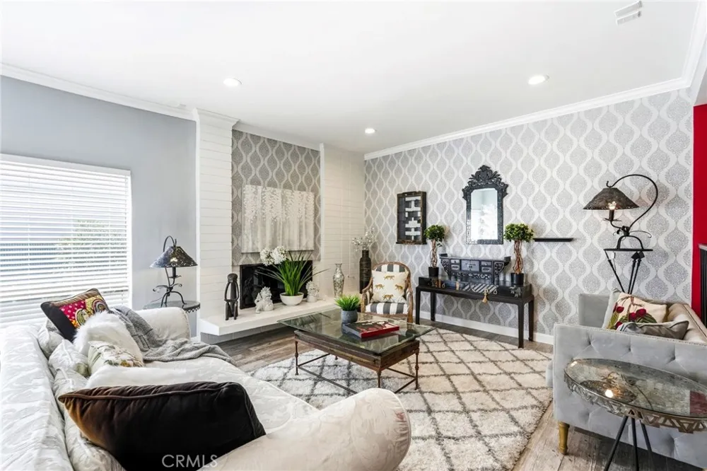 4807 Woodley Avenue #303 Encino, CA 91436