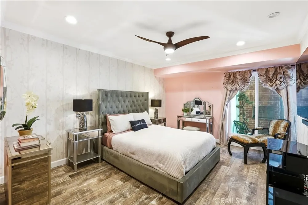 4807 Woodley Avenue #303 Encino, CA 91436