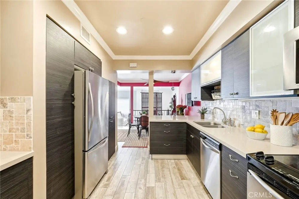 4807 Woodley Avenue #303 Encino, CA 91436