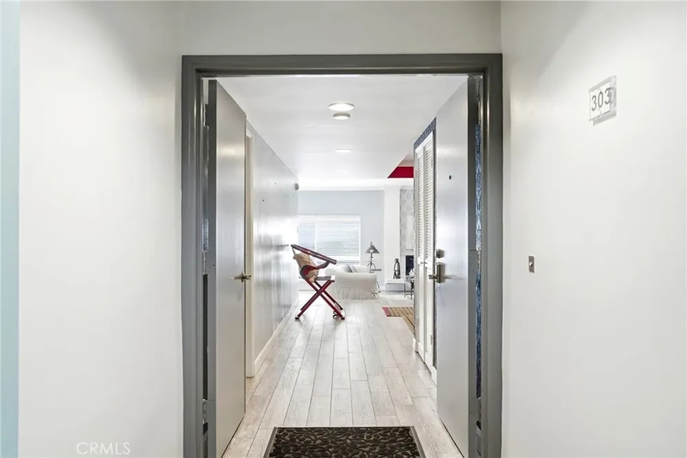 4807 Woodley Avenue #303 Encino, CA 91436