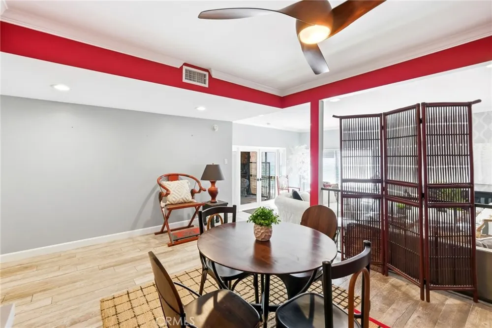 4807 Woodley Avenue #303 Encino, CA 91436