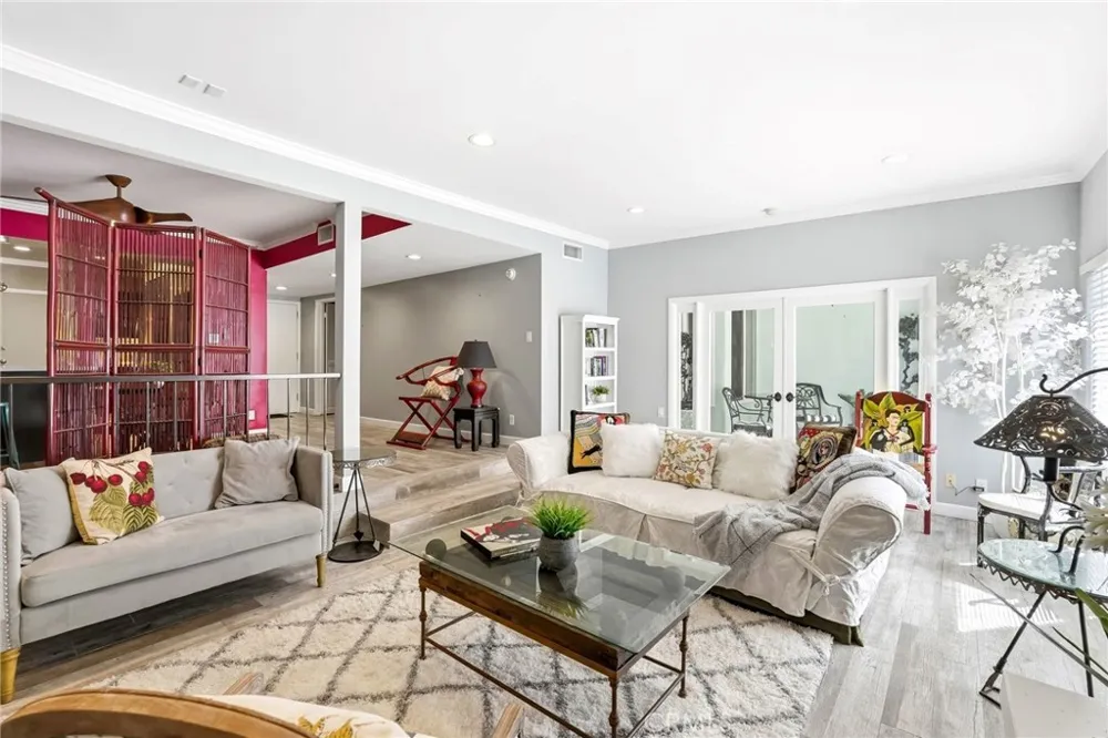4807 Woodley Avenue #303 Encino, CA 91436