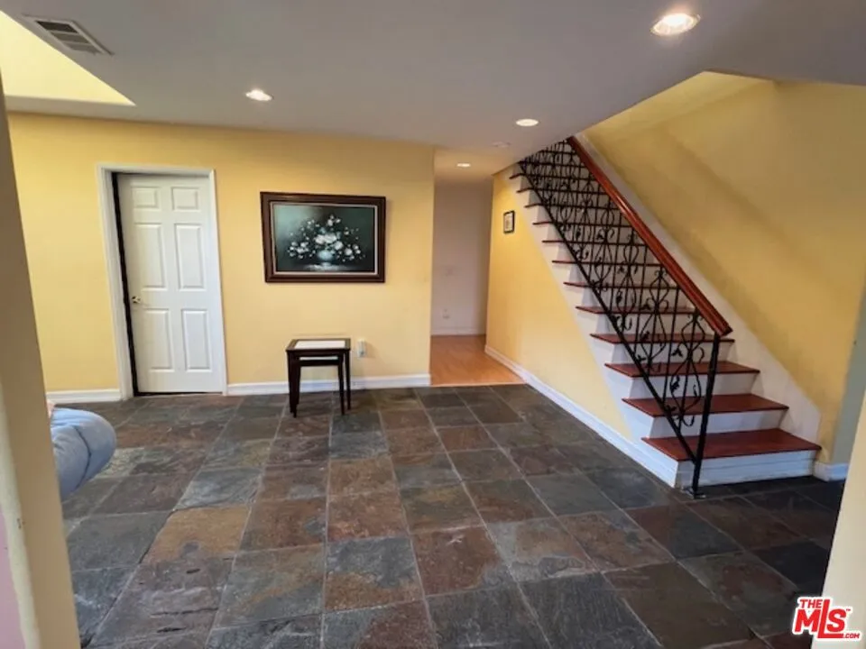 17355 Lemac Street Northridge, CA 91325