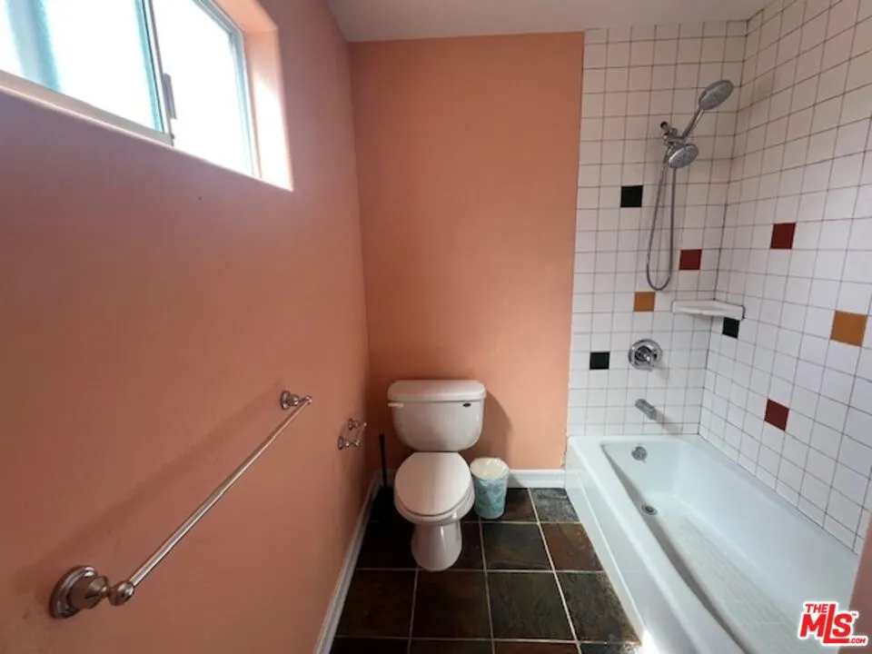 17355 Lemac Street Northridge, CA 91325