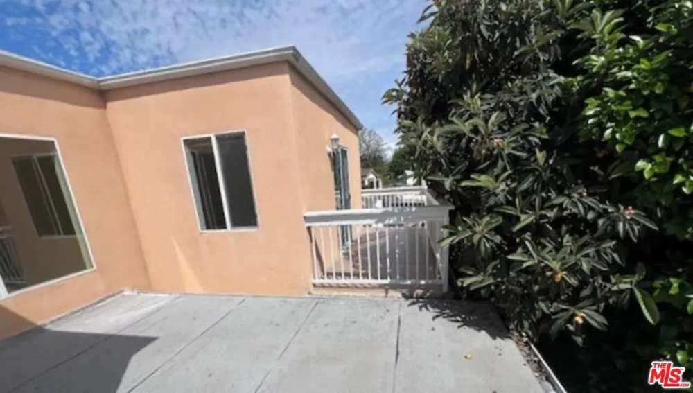17355 Lemac Street Northridge, CA 91325