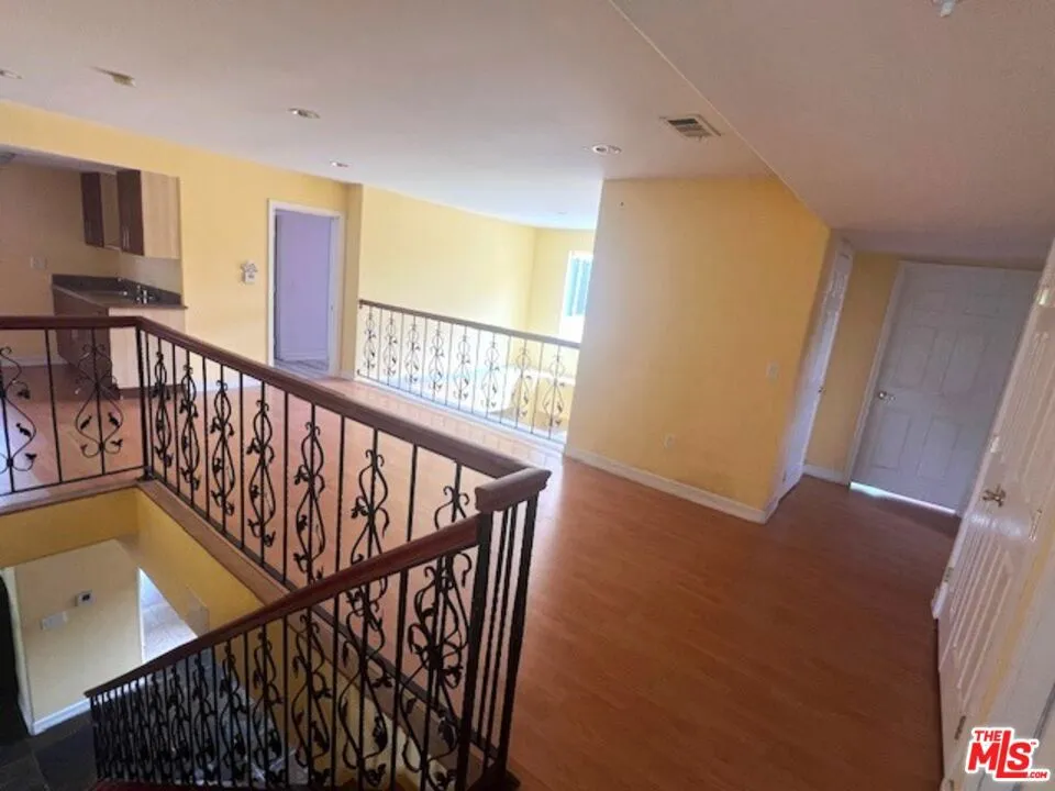 17355 Lemac Street Northridge, CA 91325