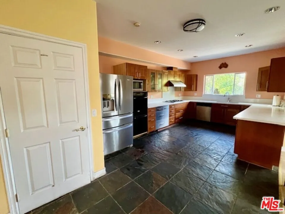 17355 Lemac Street Northridge, CA 91325