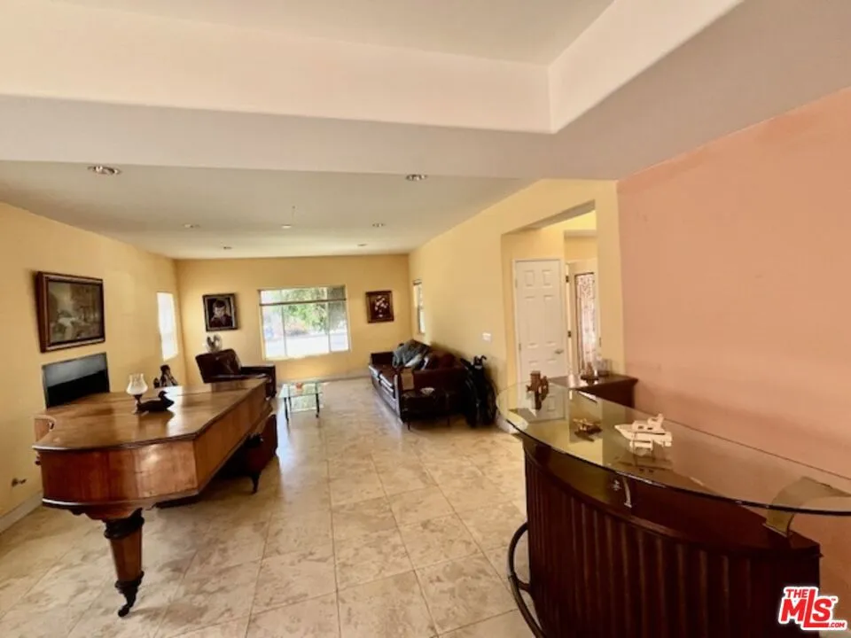17355 Lemac Street Northridge, CA 91325