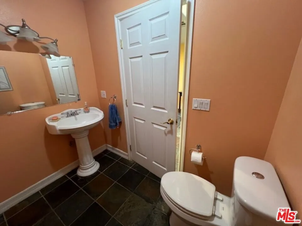 17355 Lemac Street Northridge, CA 91325