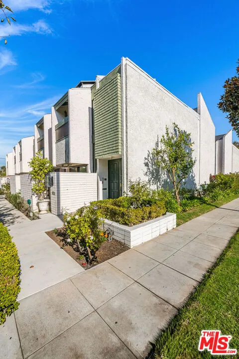 9507 W Olympic Boulevard Beverly Hills, CA 90212
