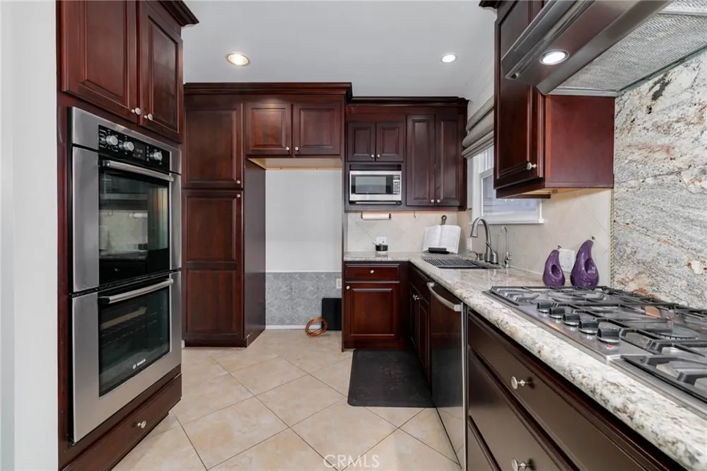 307 11th Azusa, CA 91702