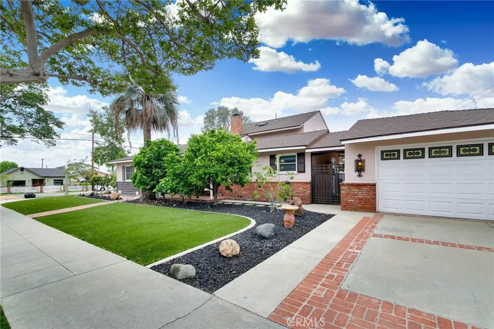 307 11th Azusa, CA 91702