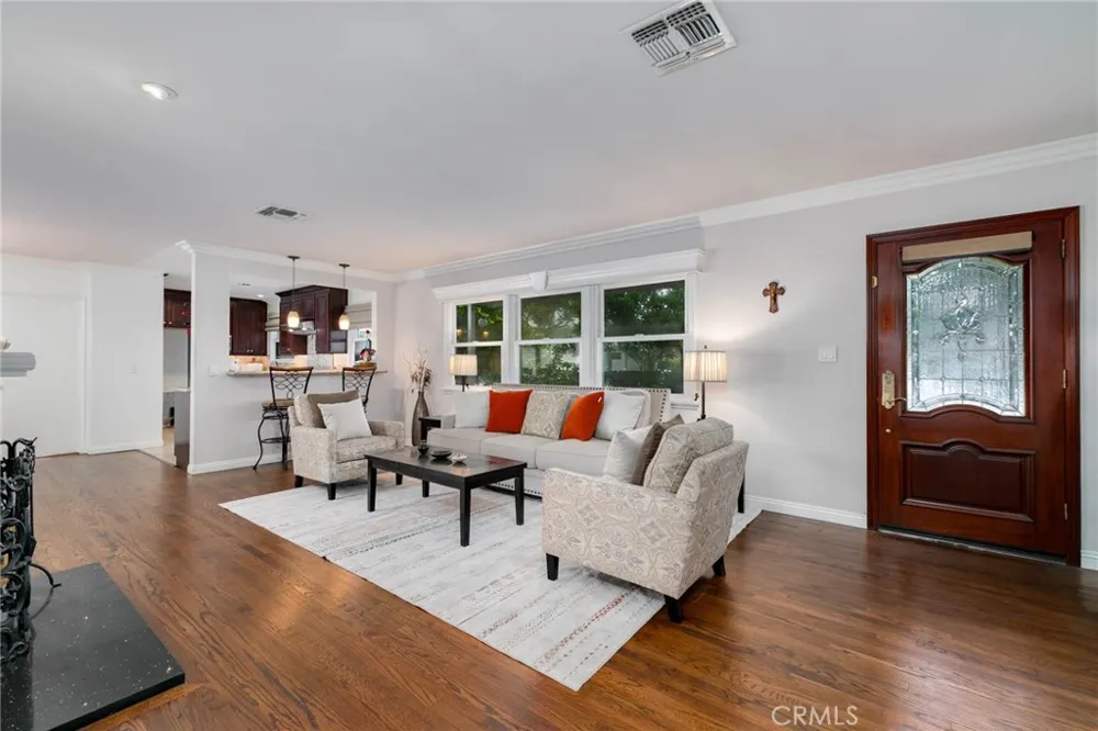 307 11th Azusa, CA 91702
