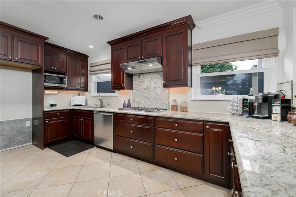 307 11th Azusa, CA 91702