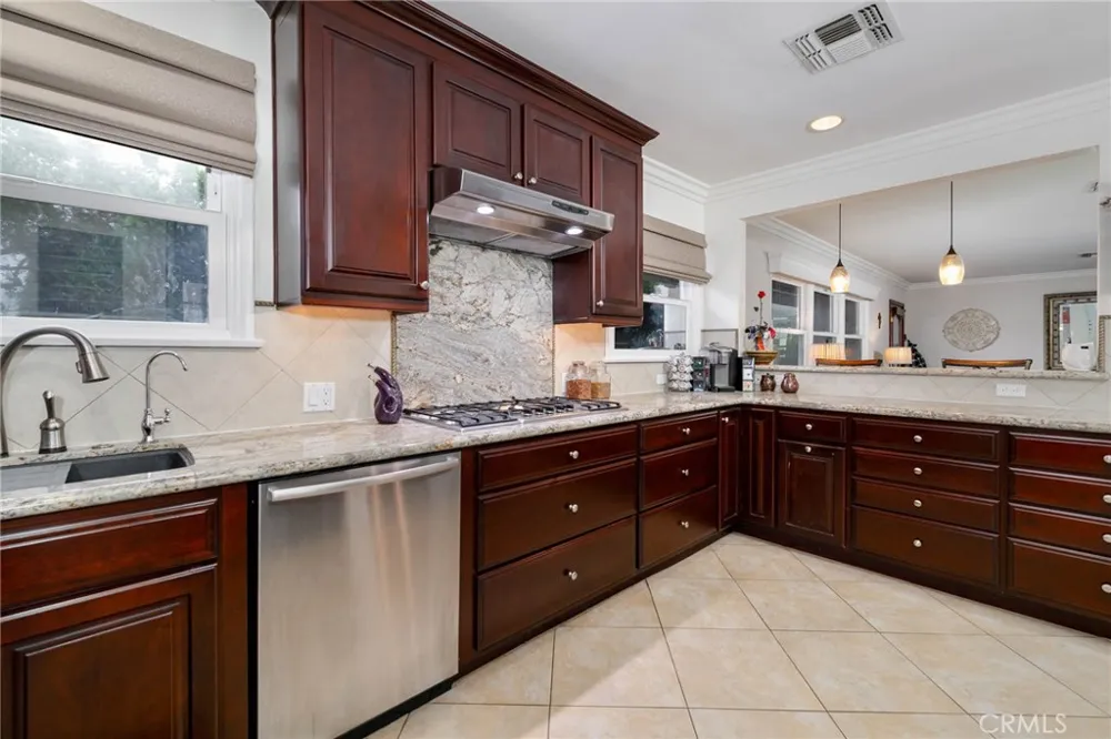 307 11th Azusa, CA 91702