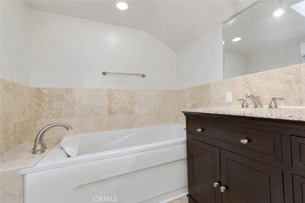 307 11th Azusa, CA 91702