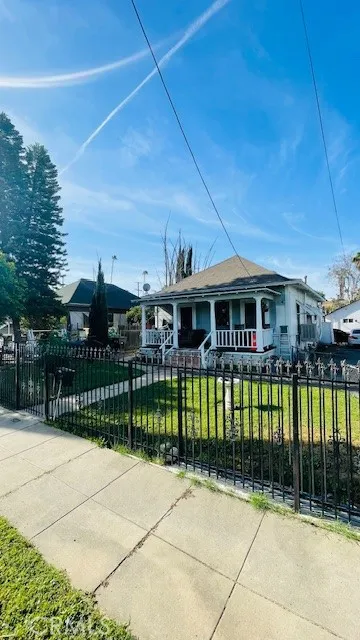 2944 6th Riverside, CA 92507