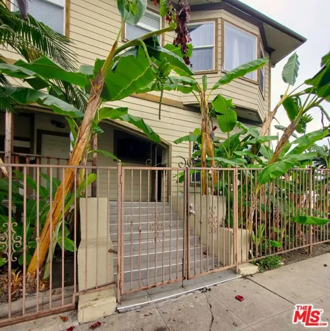 121 Benton Way