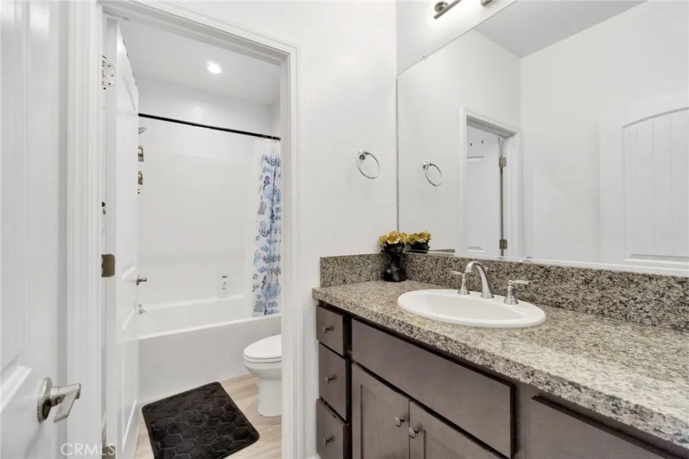 6118 E Berkeley Fresno, CA 93727