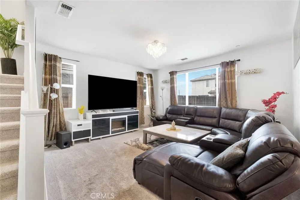 6118 E Berkeley Fresno, CA 93727