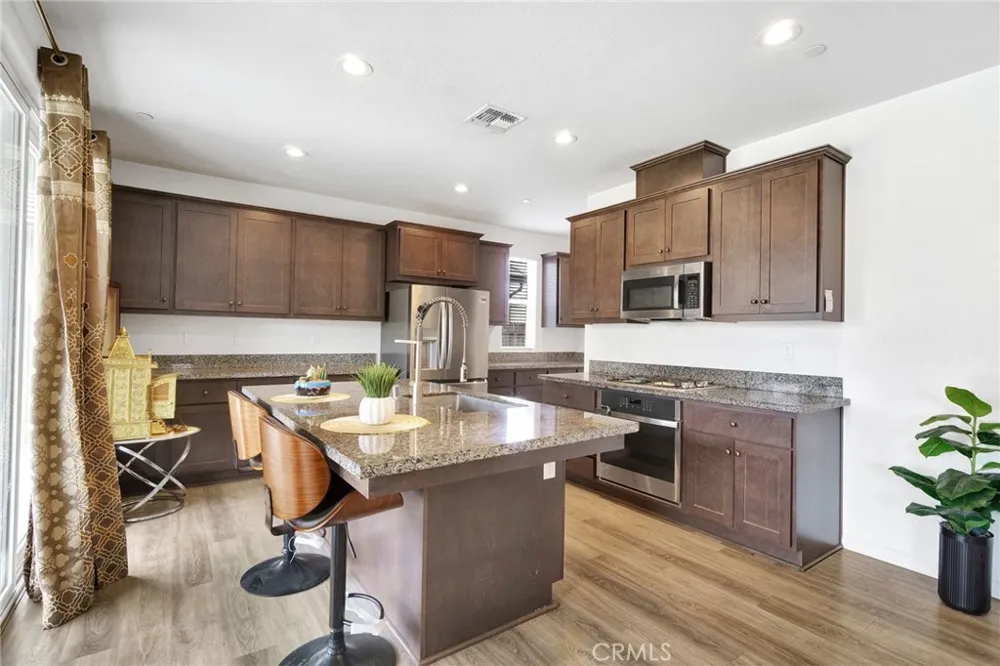 6118 E Berkeley Fresno, CA 93727