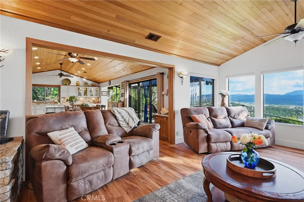 17372 Greenridge Hidden Valley Lake, CA 95467