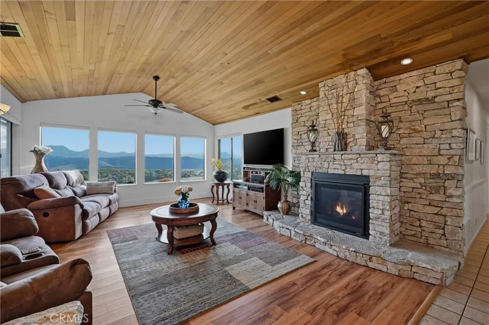 17372 Greenridge Hidden Valley Lake, CA 95467