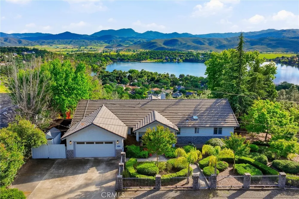 17372 Greenridge Hidden Valley Lake, CA 95467