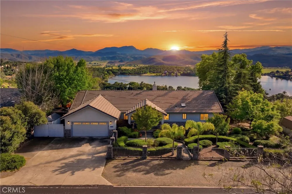 17372 Greenridge Hidden Valley Lake, CA 95467