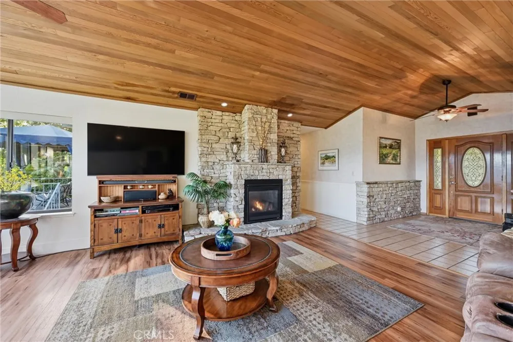 17372 Greenridge Hidden Valley Lake, CA 95467