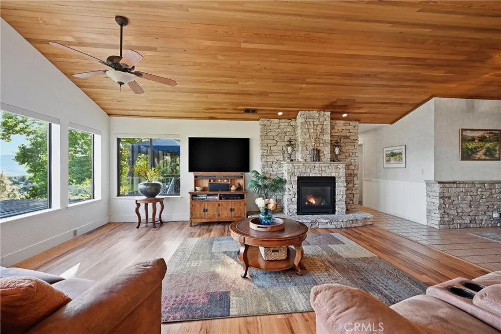 17372 Greenridge Hidden Valley Lake, CA 95467