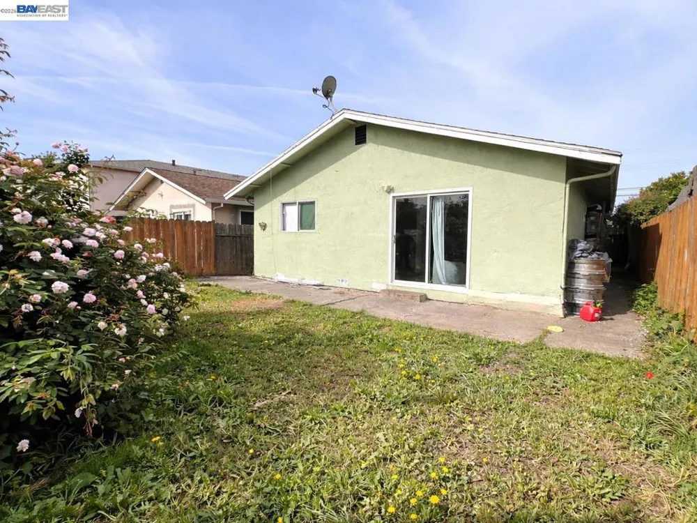 634 8TH St Richmond, CA 94801