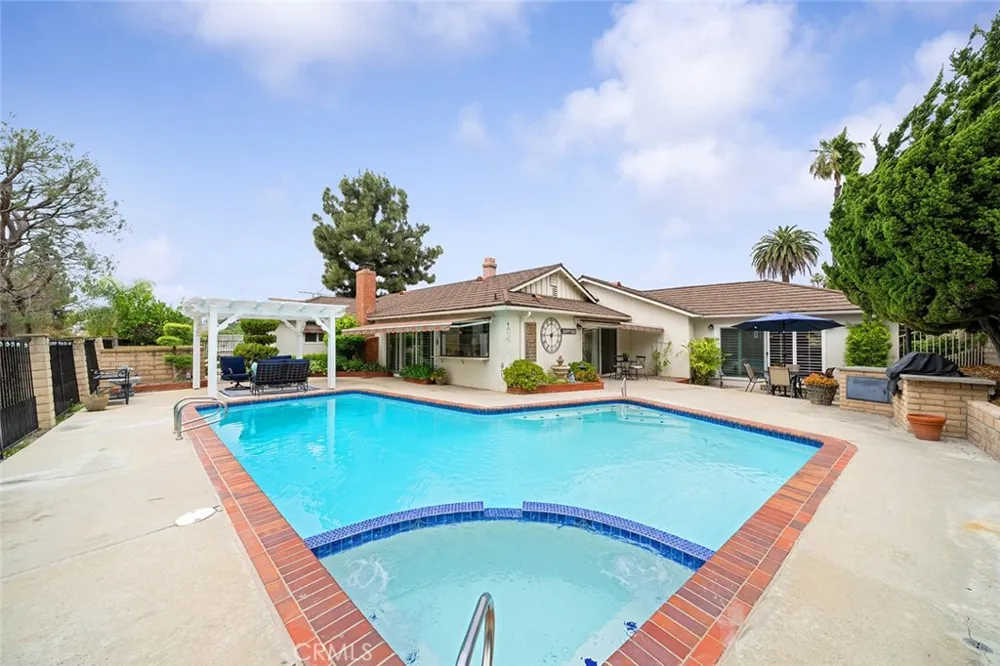 1622 Via Alegre San Dimas, CA 91773
