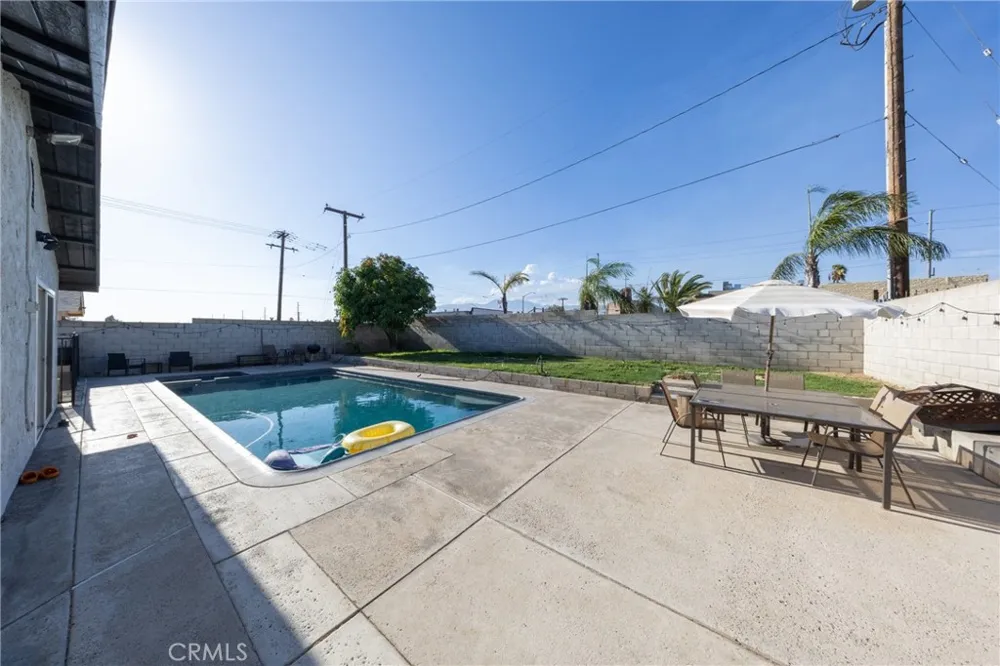 16108 Tullock Fontana, CA 92335