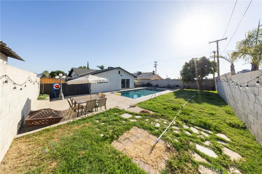 16108 Tullock Fontana, CA 92335