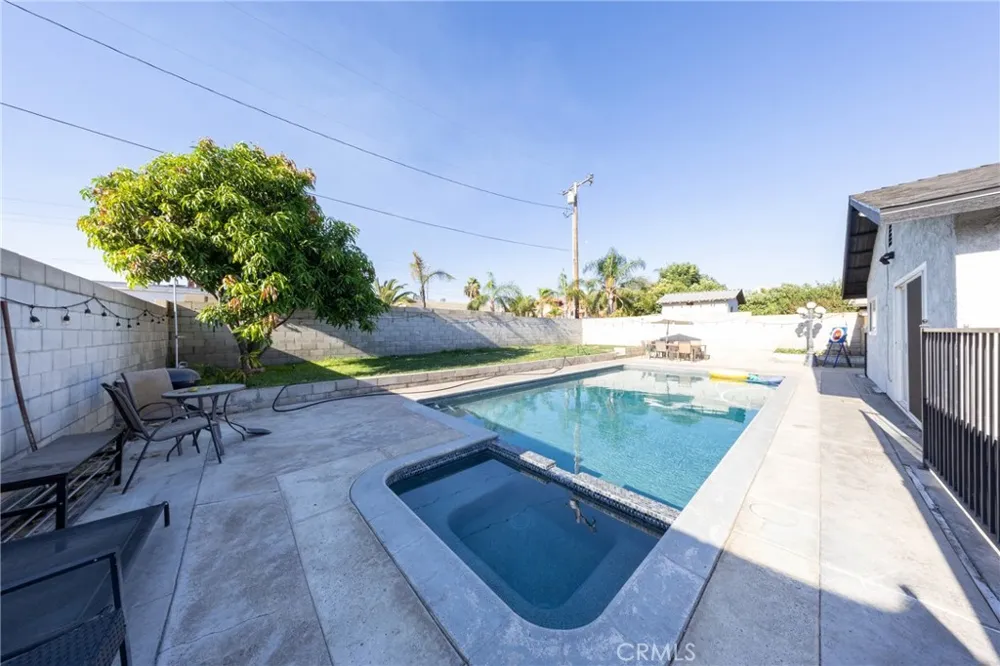 16108 Tullock Fontana, CA 92335