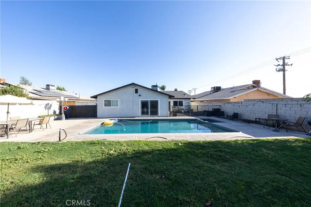 16108 Tullock Fontana, CA 92335